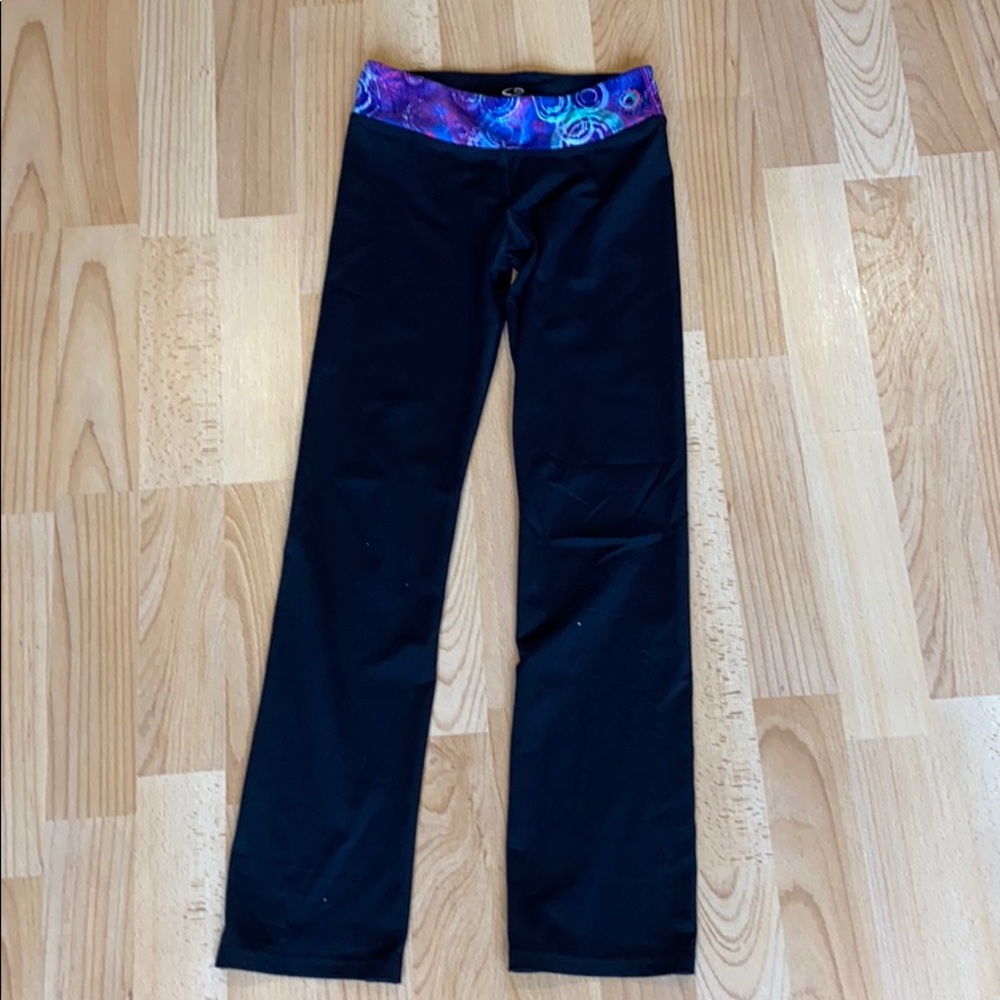 Youth size 7-8 comfy yoga pants. Gently used.